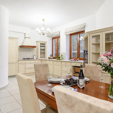 Lumina I Premium House 253m2 I 12 Guests I Parking I 2 Bathrooms I Terrace *