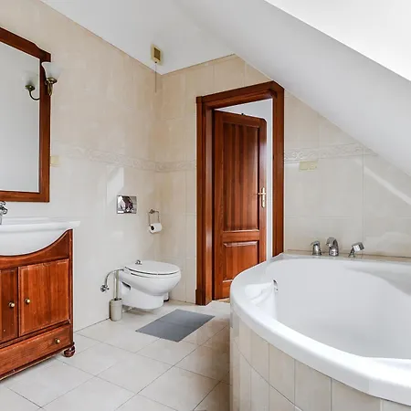 Villa Lumina I Premium House 253m2 I 12 Guests I Parking I 2 Bathrooms I Terrace