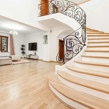 Lumina I Premium House 253m2 I 12 Guests I Parking I 2 Bathrooms I Terrace *
