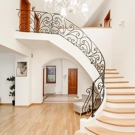 Villa Lumina Luxury House In