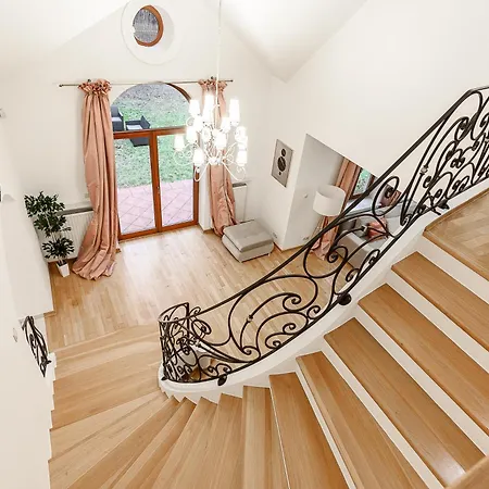 Lumina Luxury House In Villa *