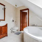 Villa Lumina Luxury House In
