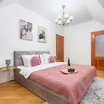 Villa Lumina Luxury House In