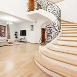 Lumina Luxury House In *